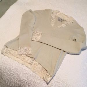 Cashmere sweater with lace trim